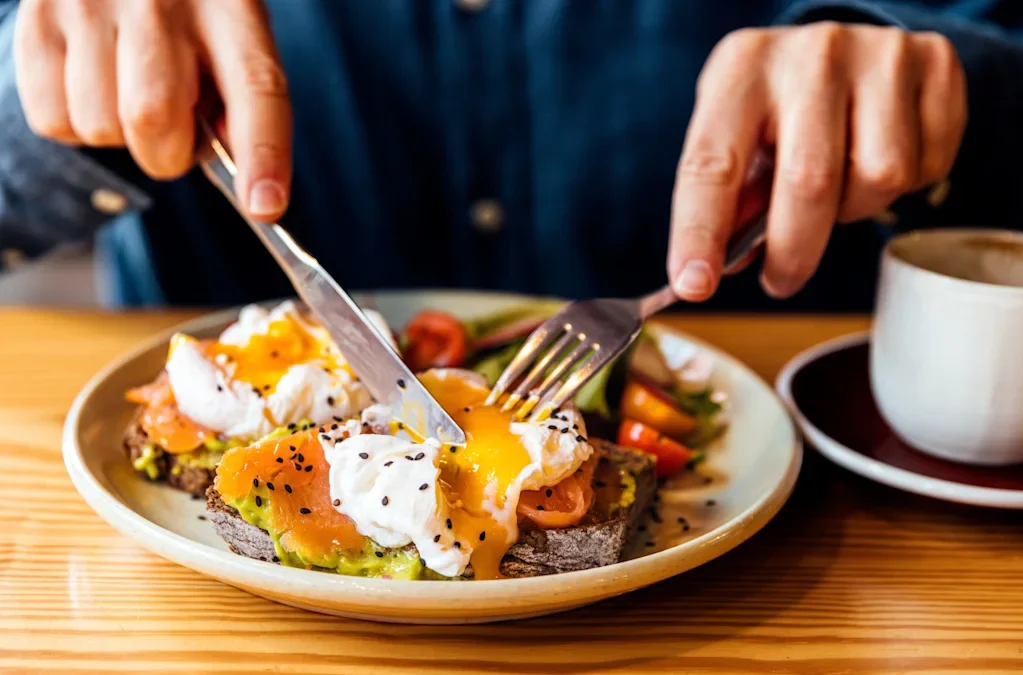 Some popular breakfast foods often get a bad reputation, but dietitians say several of them may not be as unhealthy as many people believe.

According to nutrition experts, the nutritional value of a breakfast often depends on factors such as portion size, ingredients and how the food is prepared.

Foods that are sometimes viewed as unhealthy can still form part of a balanced breakfast when consumed in moderation and paired with nutrient-rich options.

Dietitians encourage people to look beyond simple labels such as “healthy” or “unhealthy” and consider the overall nutritional content of their meals.

The six breakfast foods highlighted by nutrition experts may therefore deserve a second look, particularly when they are prepared thoughtfully and included as part of a balanced diet.